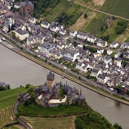 Restyled Near The River Moselle Semesterbostad Cochem